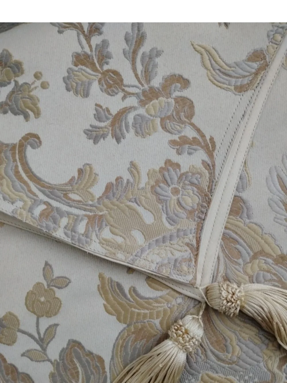 WATERFORD DECORATIVE TABLE RUNNER 13.5 X 71 Inches Long With Tassels
